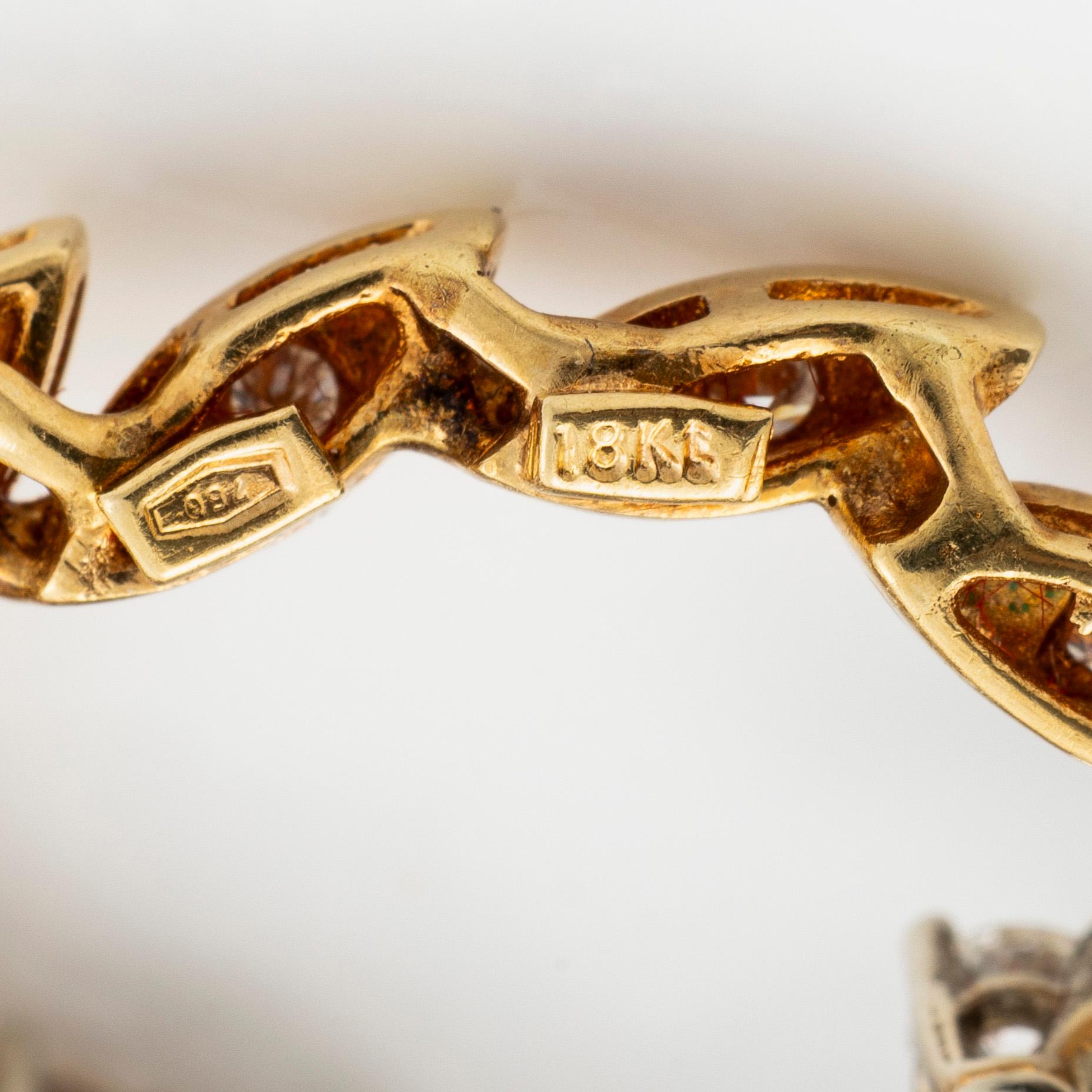 Brosch 18K guld med runda briljantslipade diamanter.