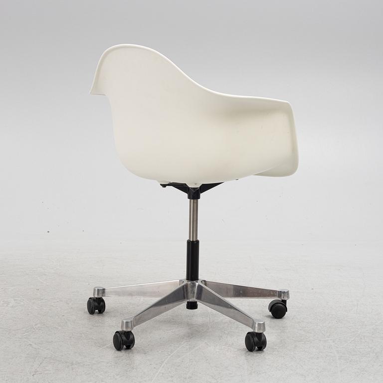 Charles & Ray Eames, a "Pacc" swivel chair, Vitra, 2010.