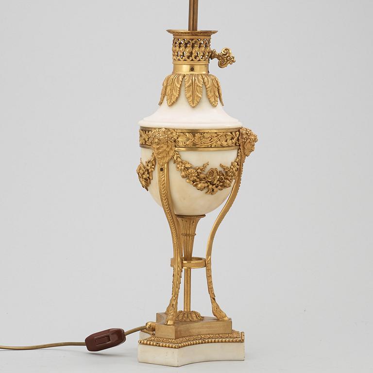 A French Louis XVI-style late 19th century table lamp.