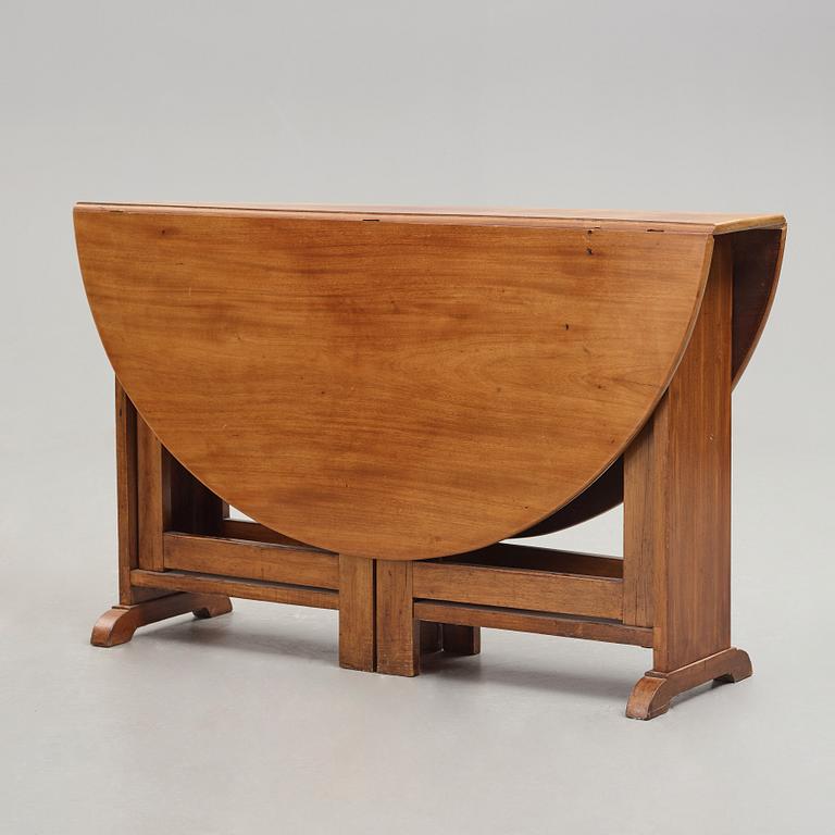 A gateleg table, first half of the 19th century.