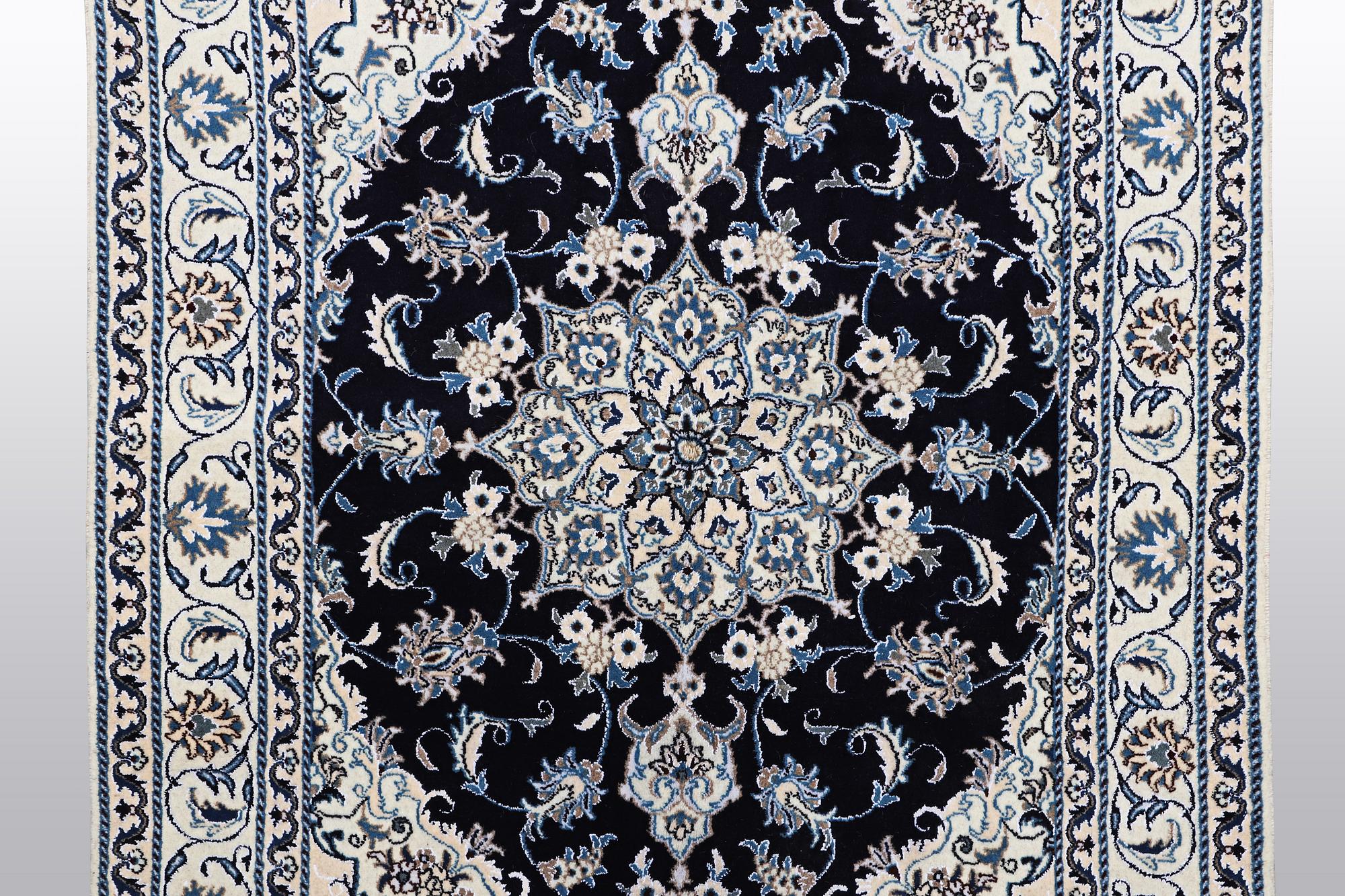 A rug, Nain, paret silk, sk 9 LAA, 204 x 152 cm.
