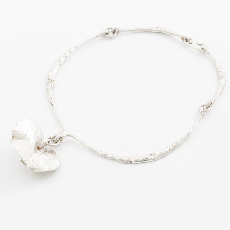 Theresia Hvorslev, neck ring, collar, silver.