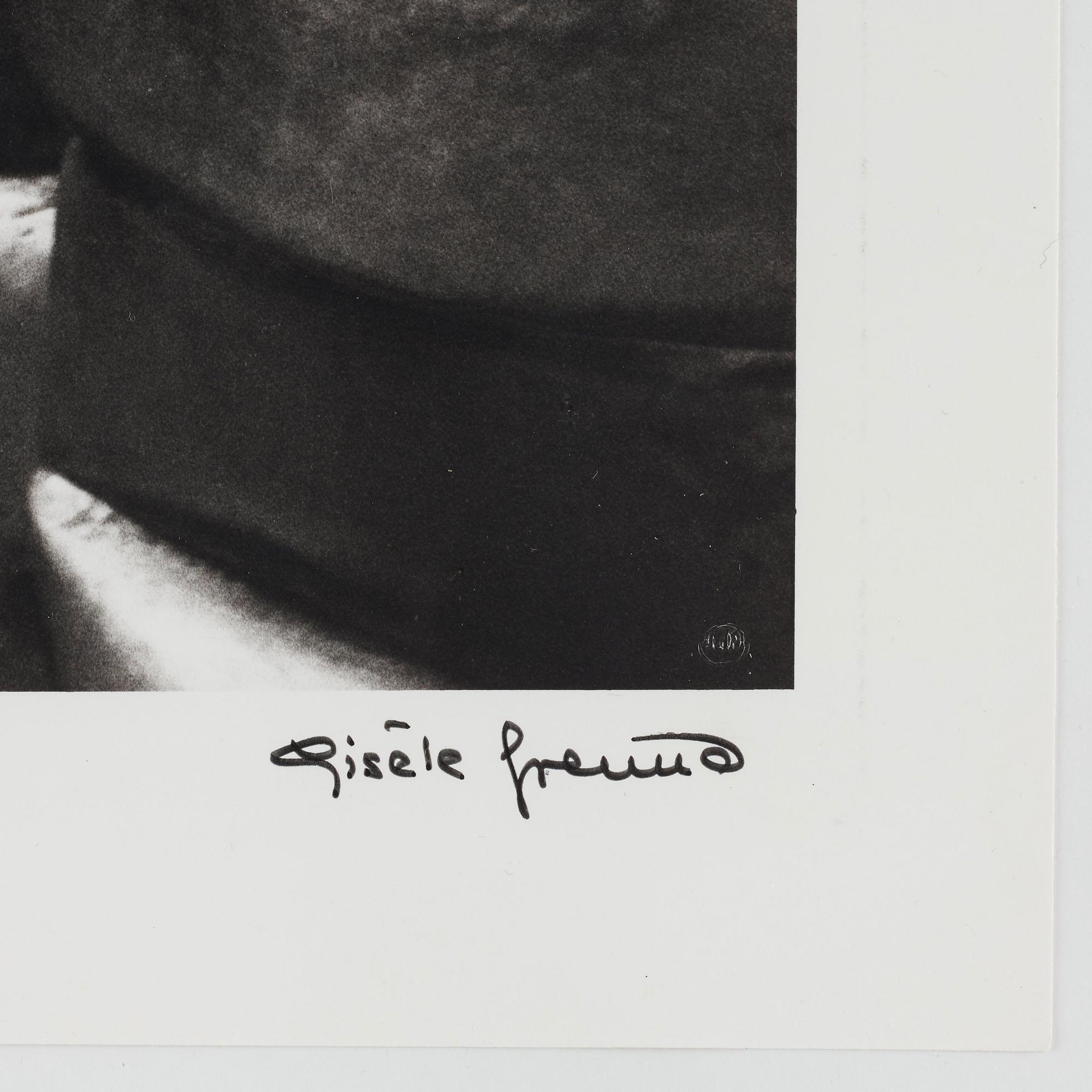 Gisèle Freund, photograph signed and stamped.