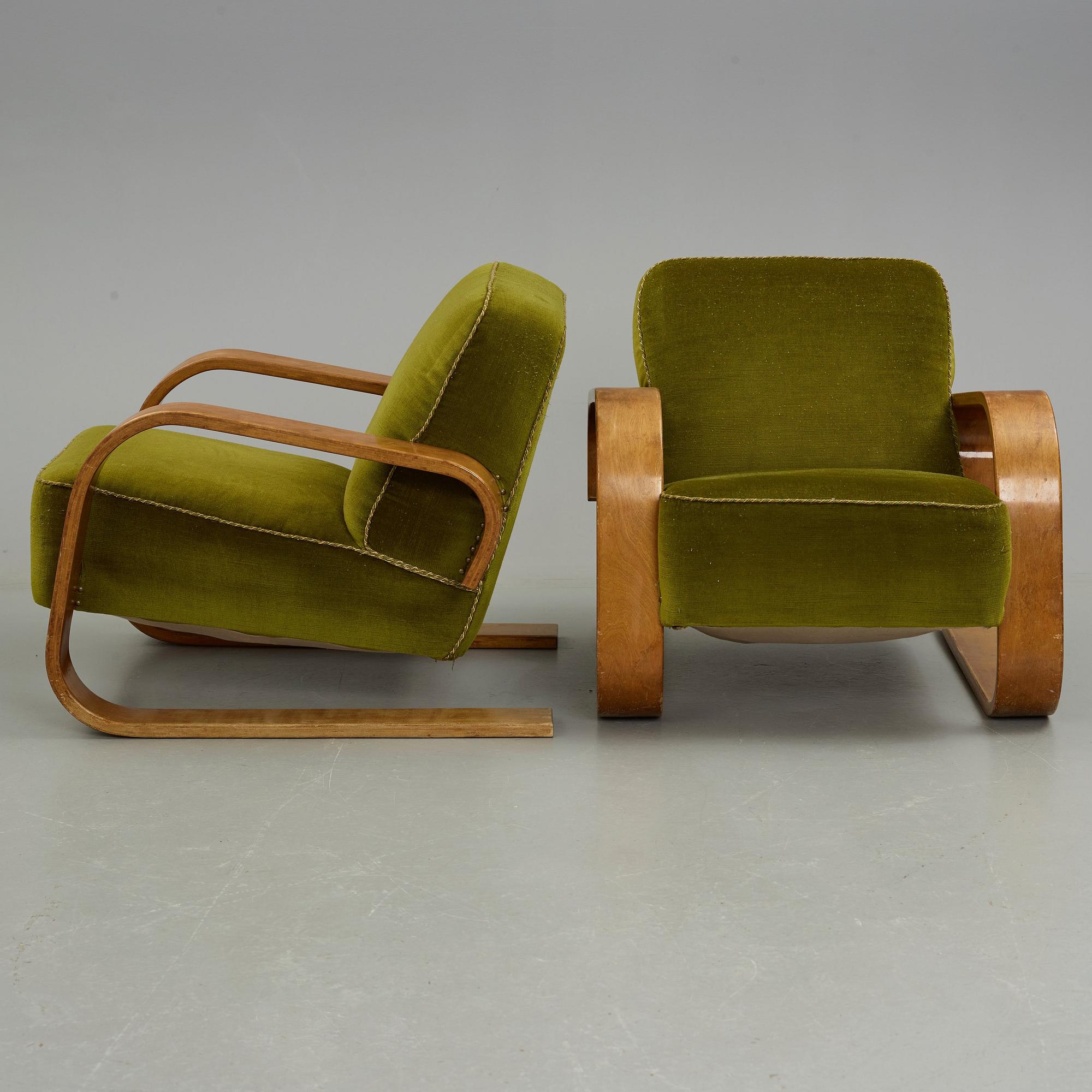 Alvar Aalto, a pair of  "Tank" easy chairs, "model 400", probably manaufactured by Aalto Design in Hedemora Sweden 1946-56.