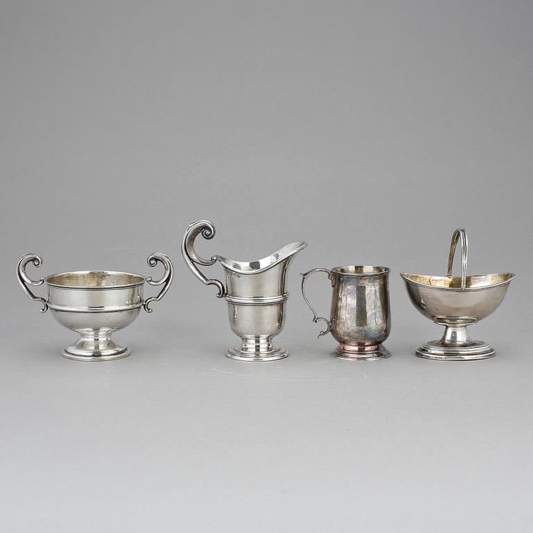 PARTI SILVER, 4 delar, brittiska stämplar, 18/1900-tal.