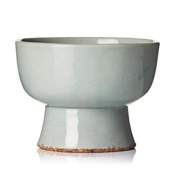 1186. A white glazed Korean sacrificial bowl, Joseon, 19th century.