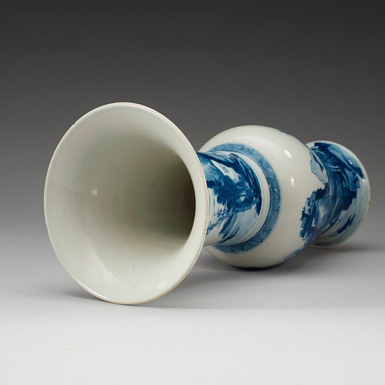 A blue and white vase, Qing dynasty, Kangxi (1662-1722).