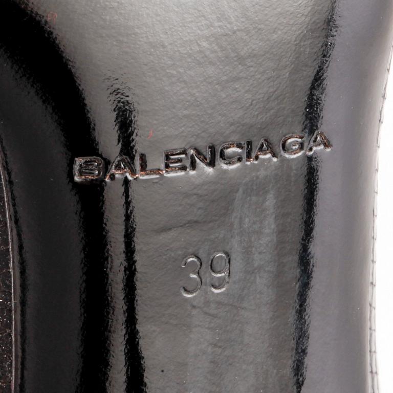 BALENCIAGA, a pair of black leather pumps, size 39.