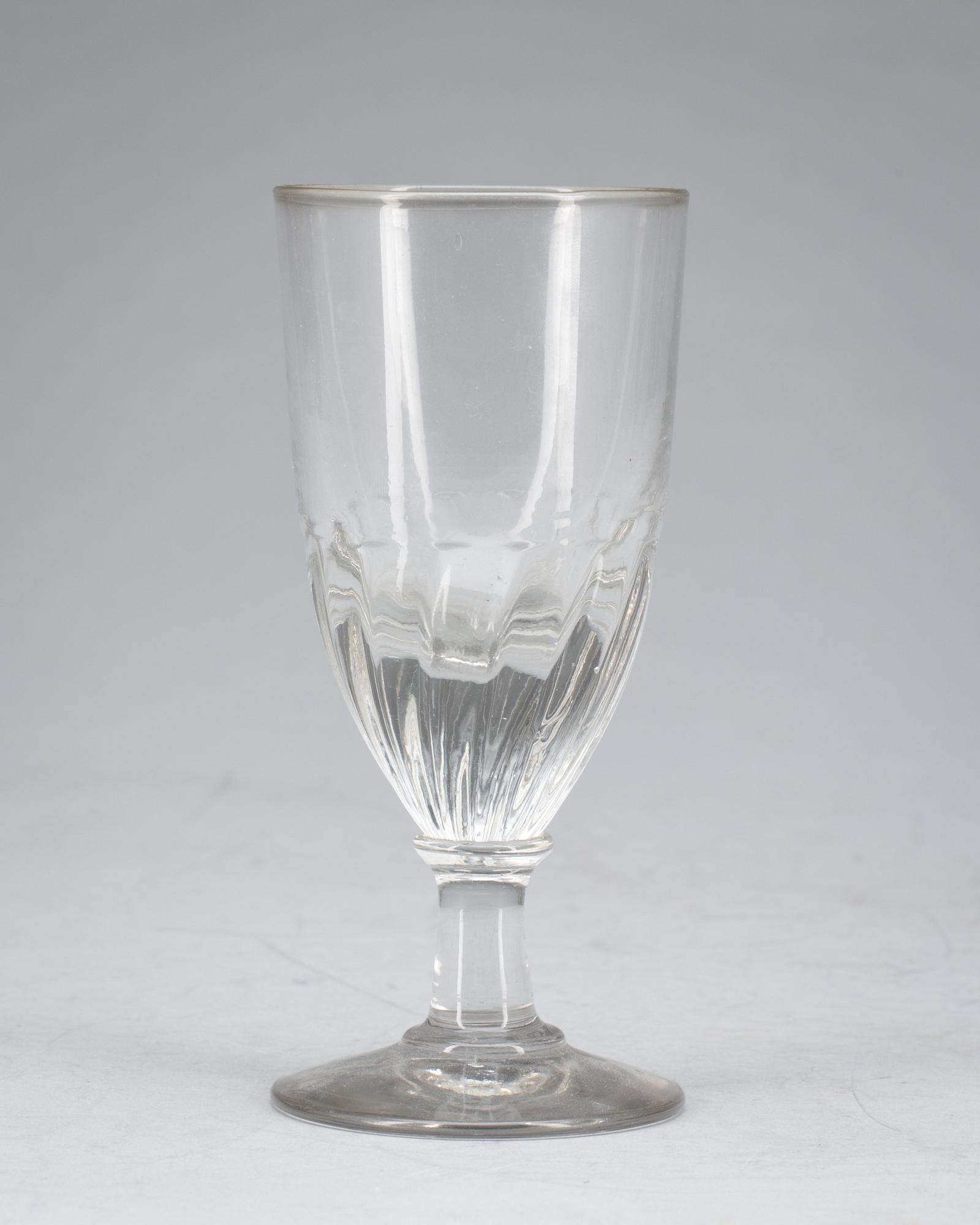 VINGLAS, 13 snarlika. Frankrike, 1800-tal.