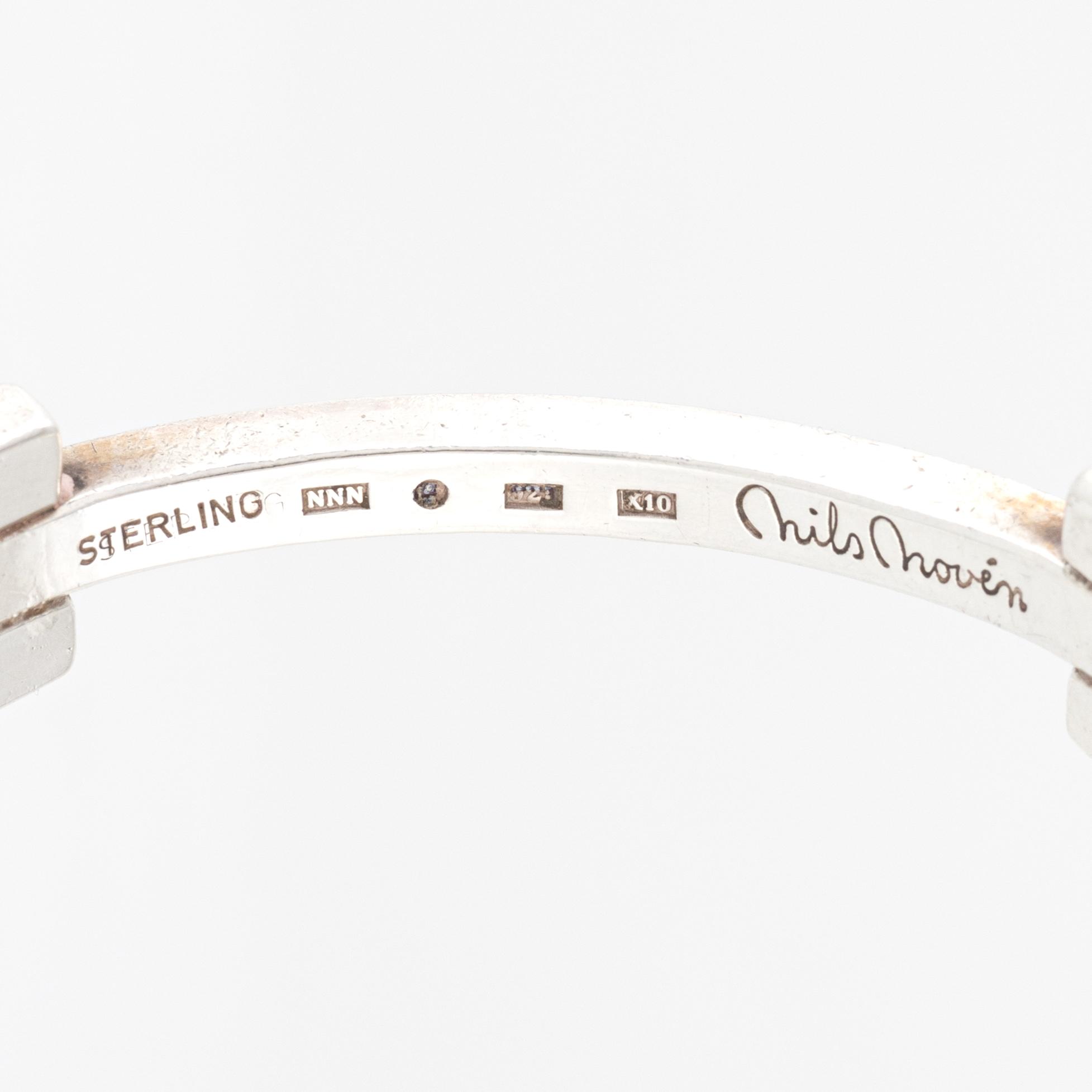 Nils Novén, armring, silver, Eslöv 1996, stämpelsignatur.