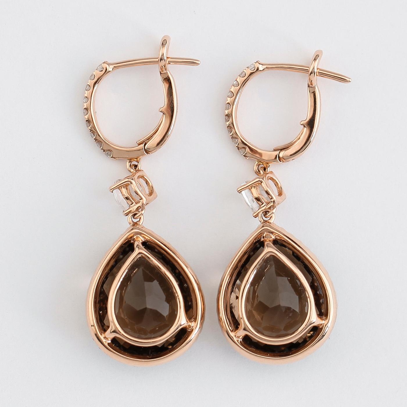 ÖRHÄNGEN, 1 par, 18K roséguld, bruntonad kvartz tot ca 9.85 ct, diamanter tot ca 0.34 ct, vita topaser tot ca 0.75 ct.