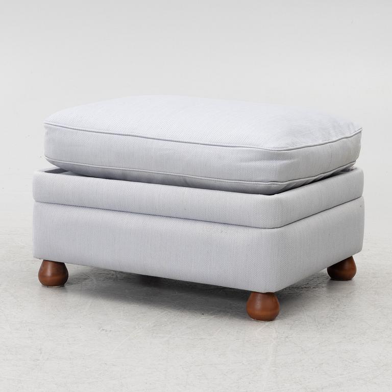 Josef Frank, fåtölj med fotpall, modell 336, Firma Svenskt Tenn.