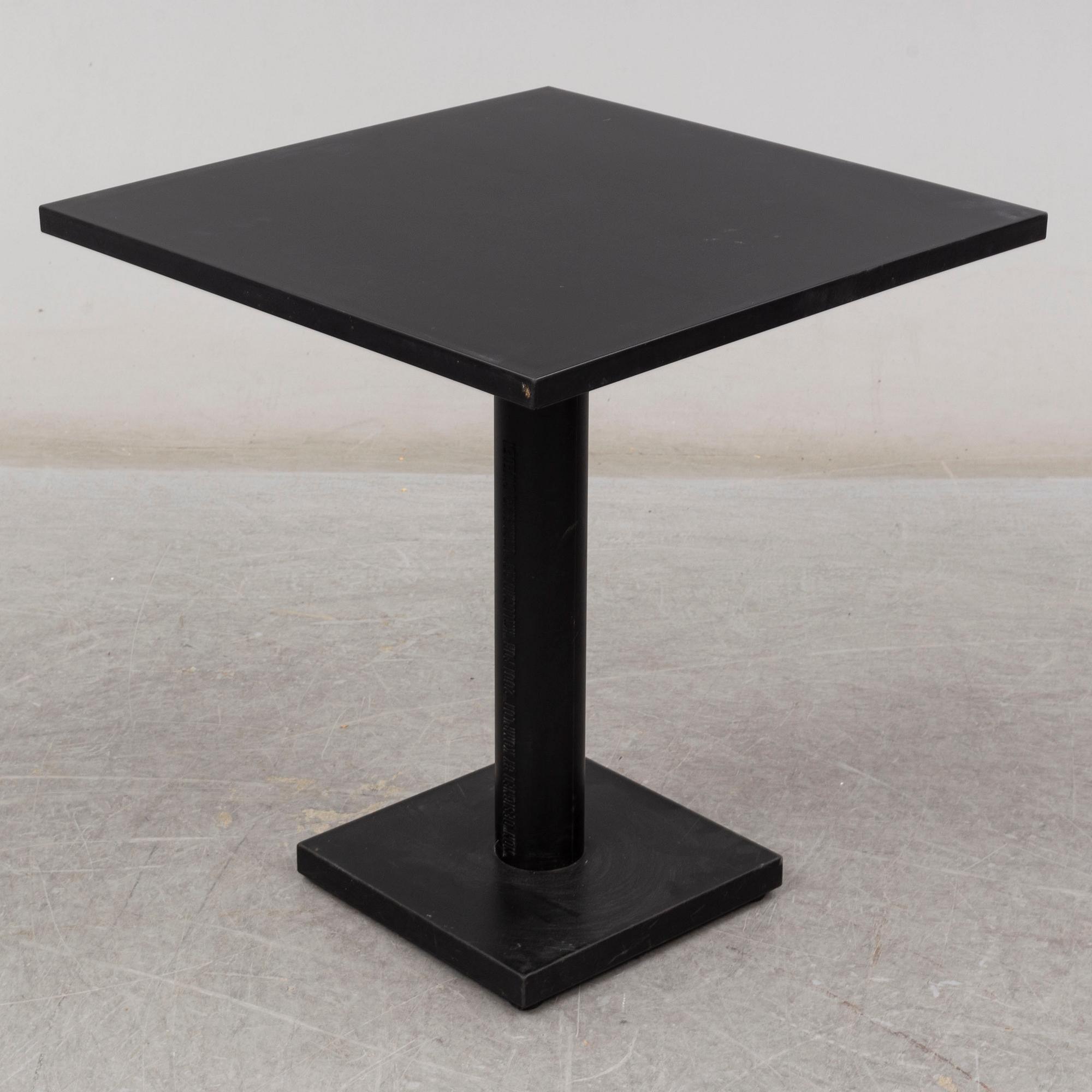 BORIS BERLIN/POUL CHRISTIANSEN, bord med två stolar, "Non", Komplot design, Källemo.