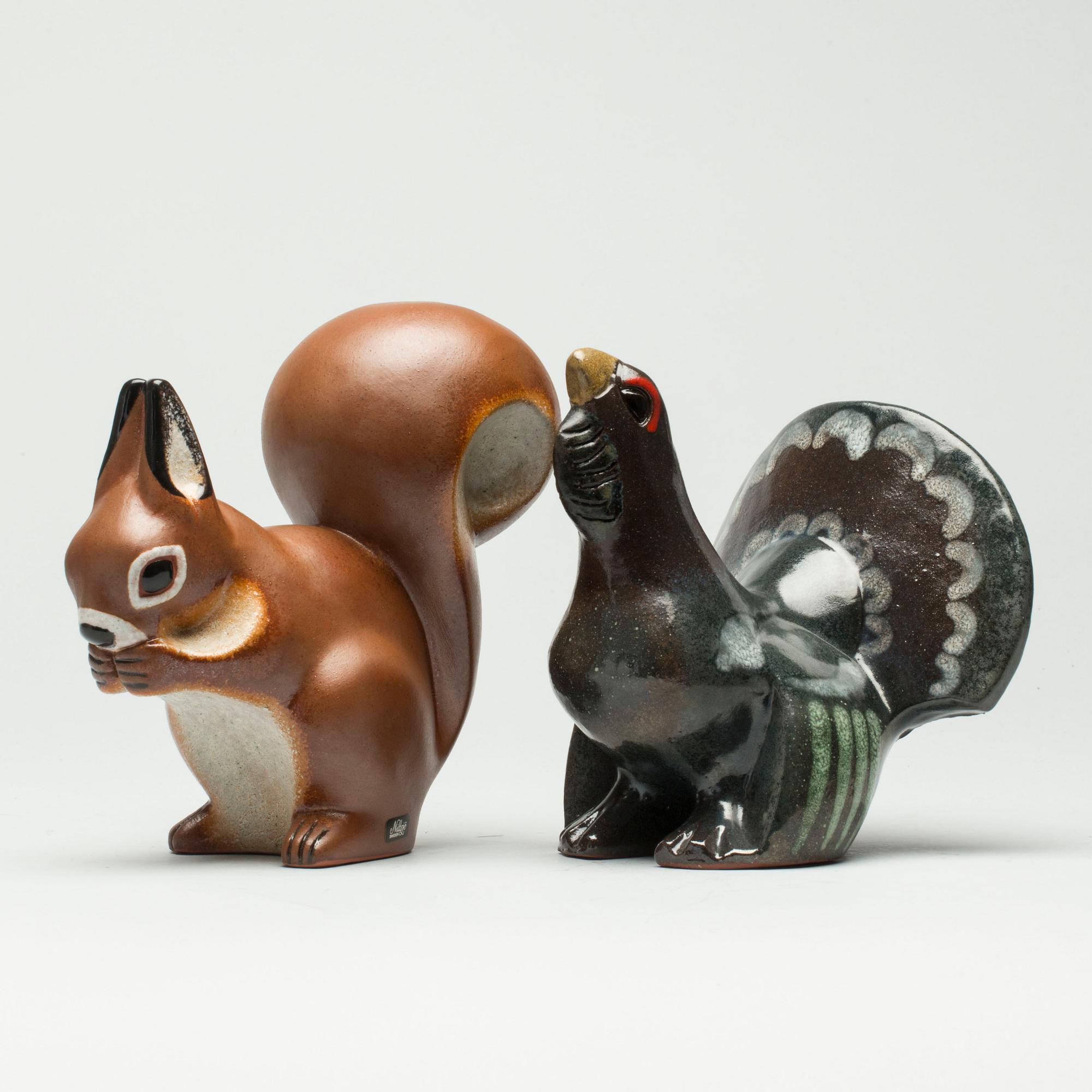 FIGURINER, två st, lergods, Thomas Hellström, Nittsjö, 1900-talets andra hälft.