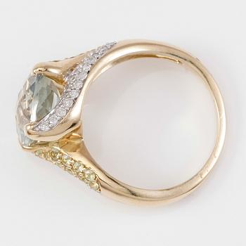 RING, 10K guld, kvarts, peridoter och diamanter tot ca 0.25 ct.