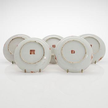 Five late Qing dynasty porcelain plates, early 20th century.