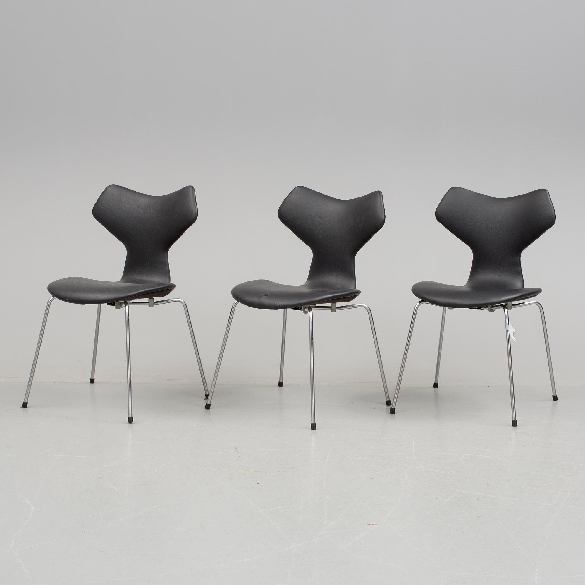 STOLAR, 3 stycken, "Grand Prix", Arne Jacobsen, 1900-talets andra hälft. Modellen formgiven 1955.