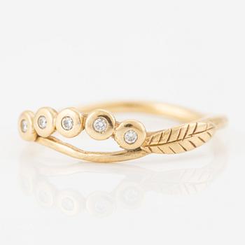 Ring, Wendes, 18K guld med briljantslipade diamanter.