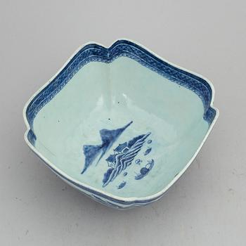 A blue and white bowl, Qing dynasty, Jiaqing (1796-1820).