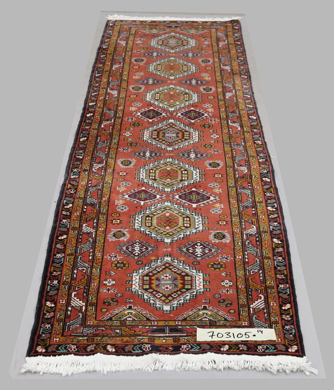 MATTA, orient, ca 296 x 80 cm.