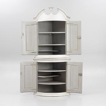 Corner cabinet, 18th century.