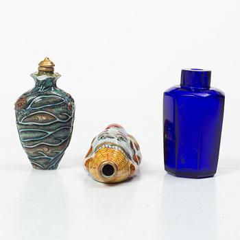Snusflaskor, 6 st, porslin och glas, Kina, 1900-tal.