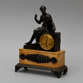 BORDSPENDYL, senempire, 1800-talets första hälft.