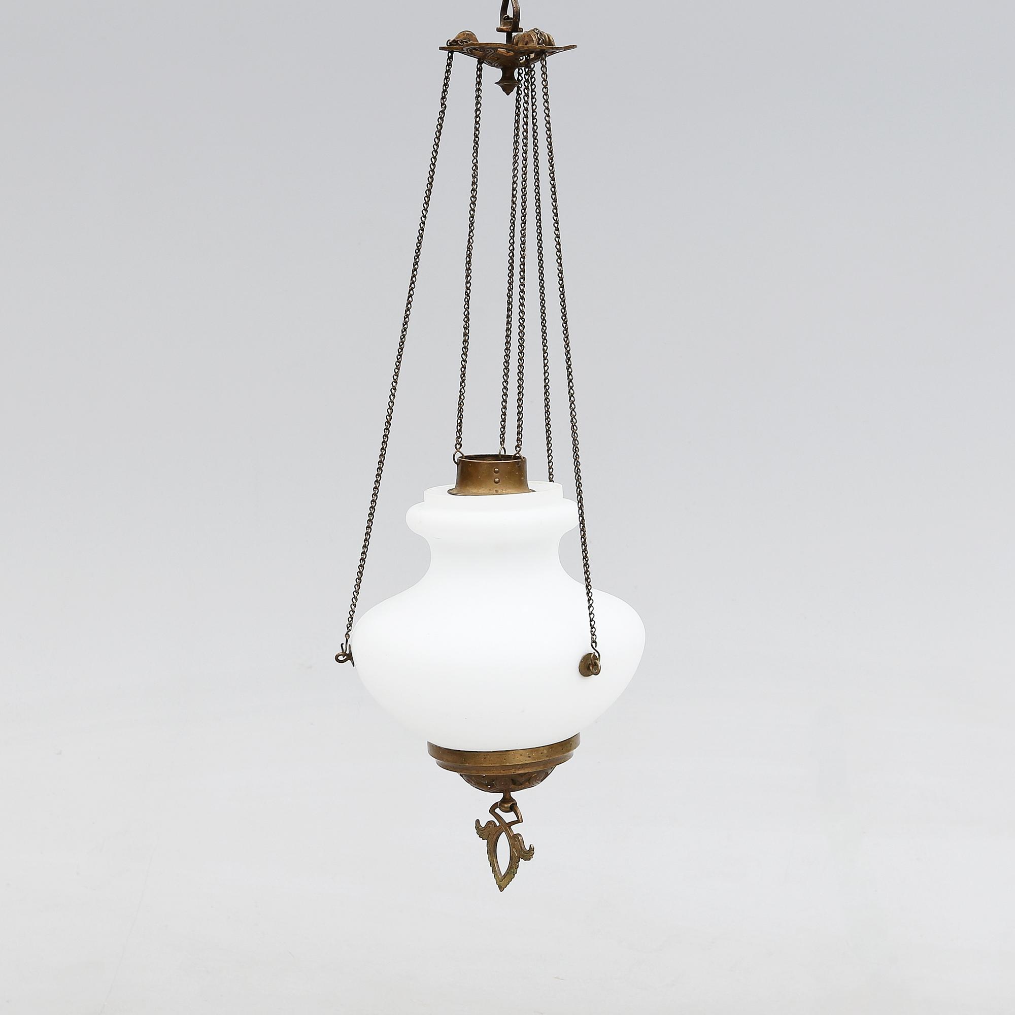 TAKAMPEL, glas och mässing, 1800-talets andra hälft. Höjd ca 36 cm.