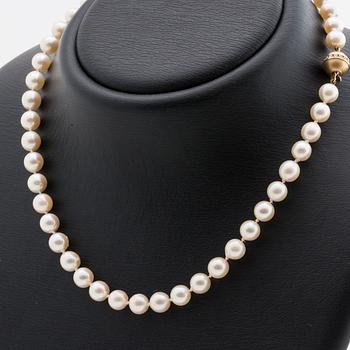 PEARL NECKLACE, cultured perals approx 7-7,5 mm, clasp in 18K gold white stones.