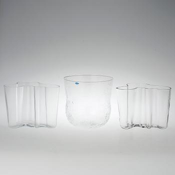 VASER, 3 st, glas, Alvar Aalto Iittala, "Savoy" och Oiva Toikka, Nuutajärvi Notsjö, "Fauna".