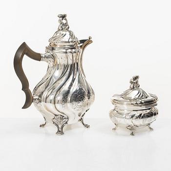 C.G. Hallberg, Kaffekanna samt sockerskål, silver, rokokostil, Stockholm 1941.