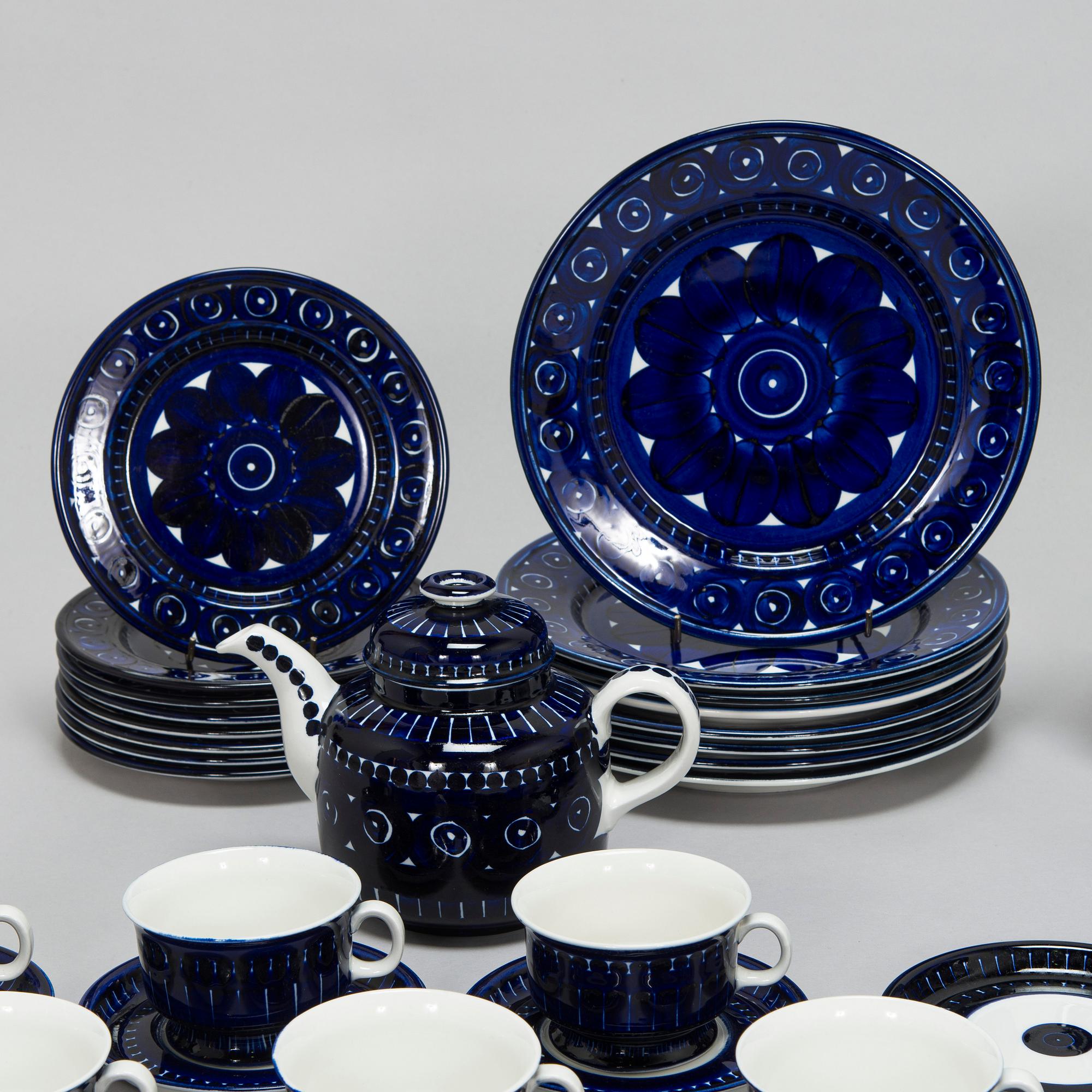 Ulla Procopé,  a 46-piece 'Valencia' porcelain dinnerware set for Arabia.