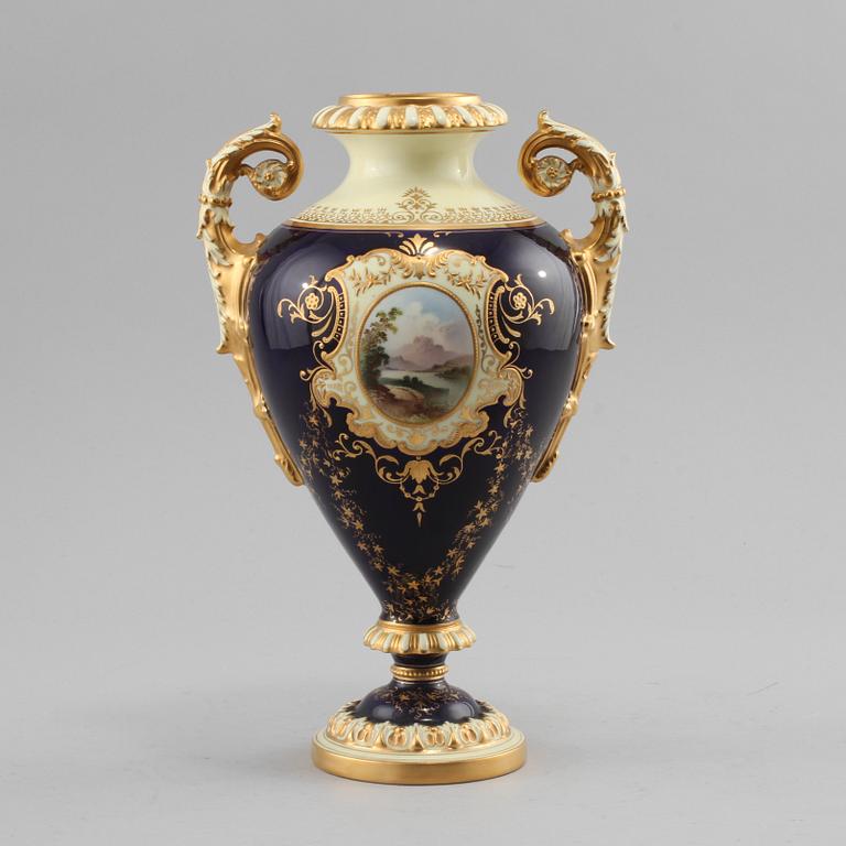 PRAKTURNA, porslin, Coalport, England, omkring sekelskiftet 1900.