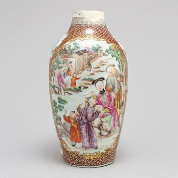 A famille rose mandarin vase, Qing dynasty, Qianlong (1736-95).