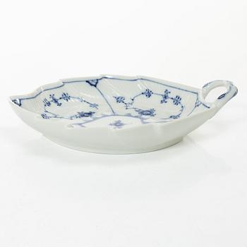 Royal Copenhagen, Six Leaf-shaped 'Musselmalet' dishes, Denmark, 20th century.