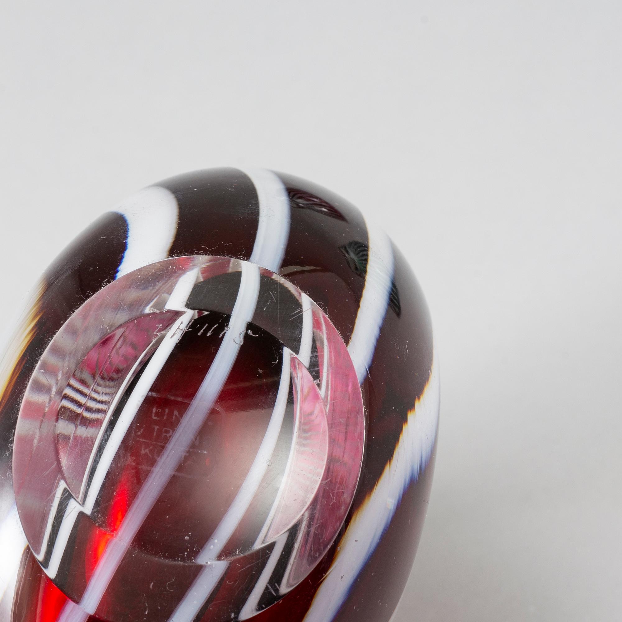 VICKE LINDSTRAND, vaser, 3 st, "Zebra", glas, Kosta, 1900-talets mitt.
