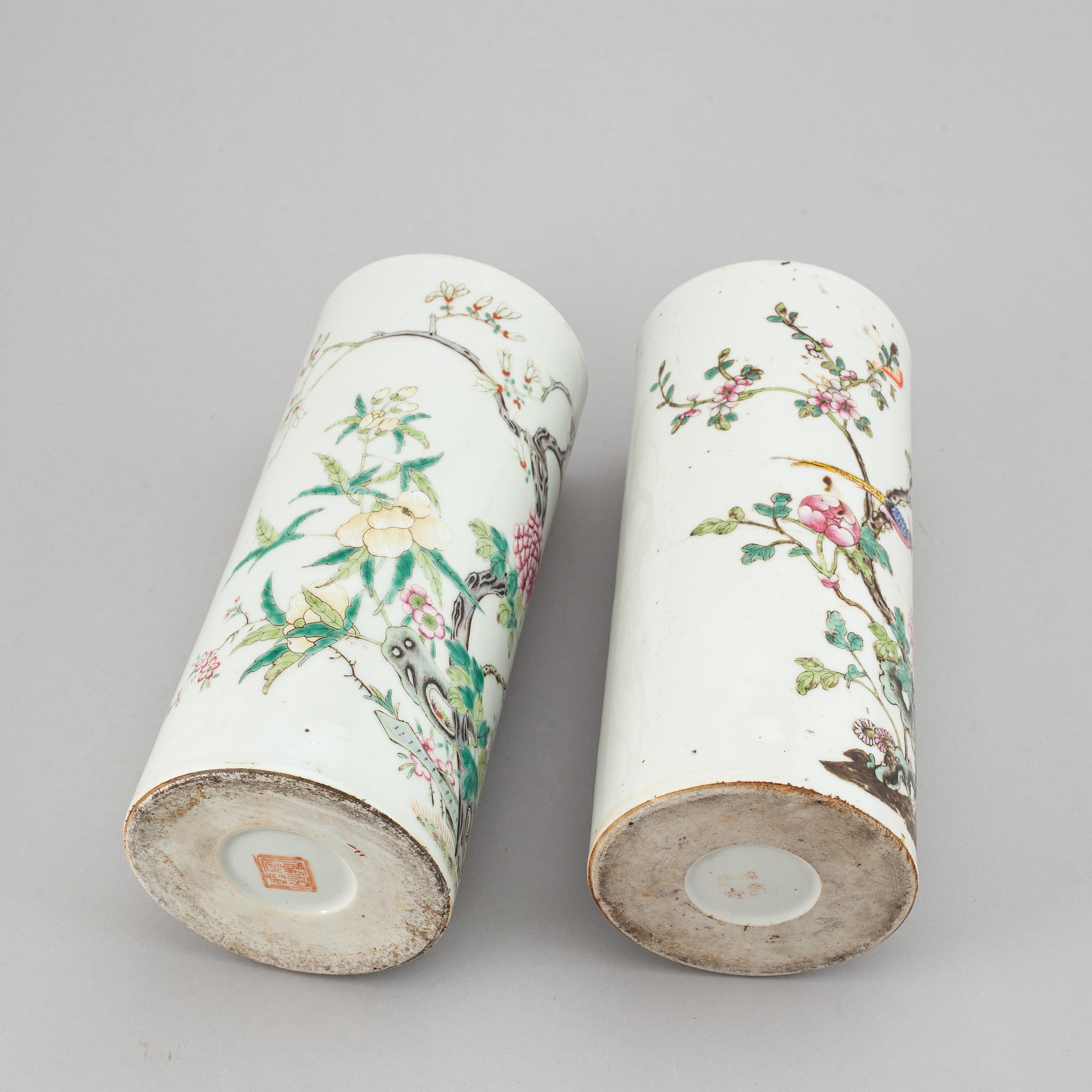 Two Chinese vases, 20th Century.