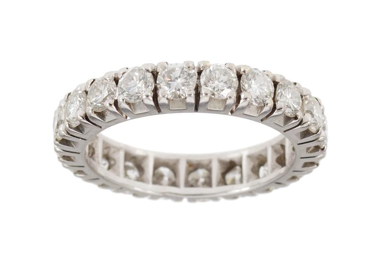 ALLIANSRING, briljantslipade diamanter, tot. ca 2.50 ct.