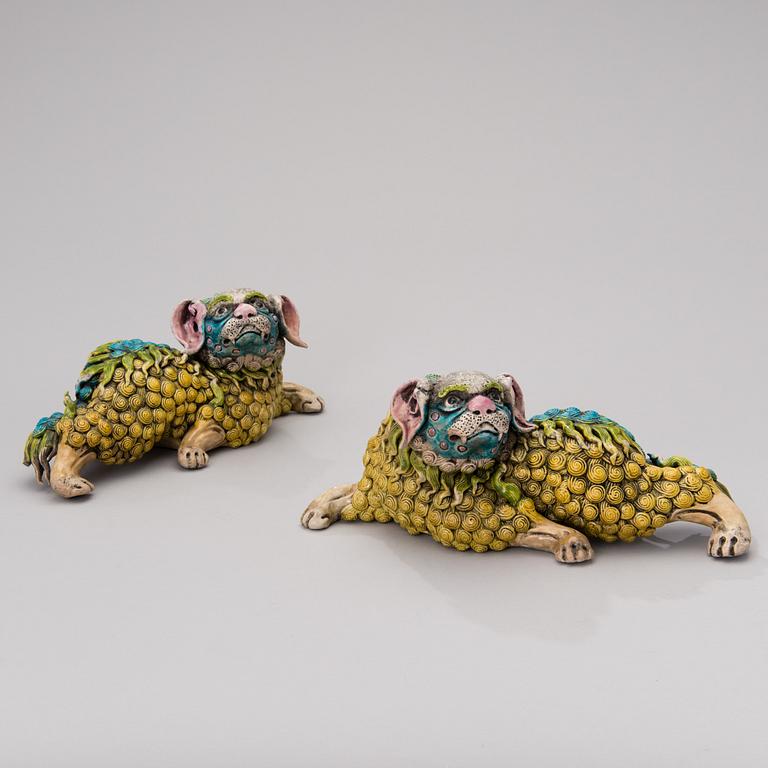 A pair of ceramic Chinese temple dogs from the first half of the 20th century.