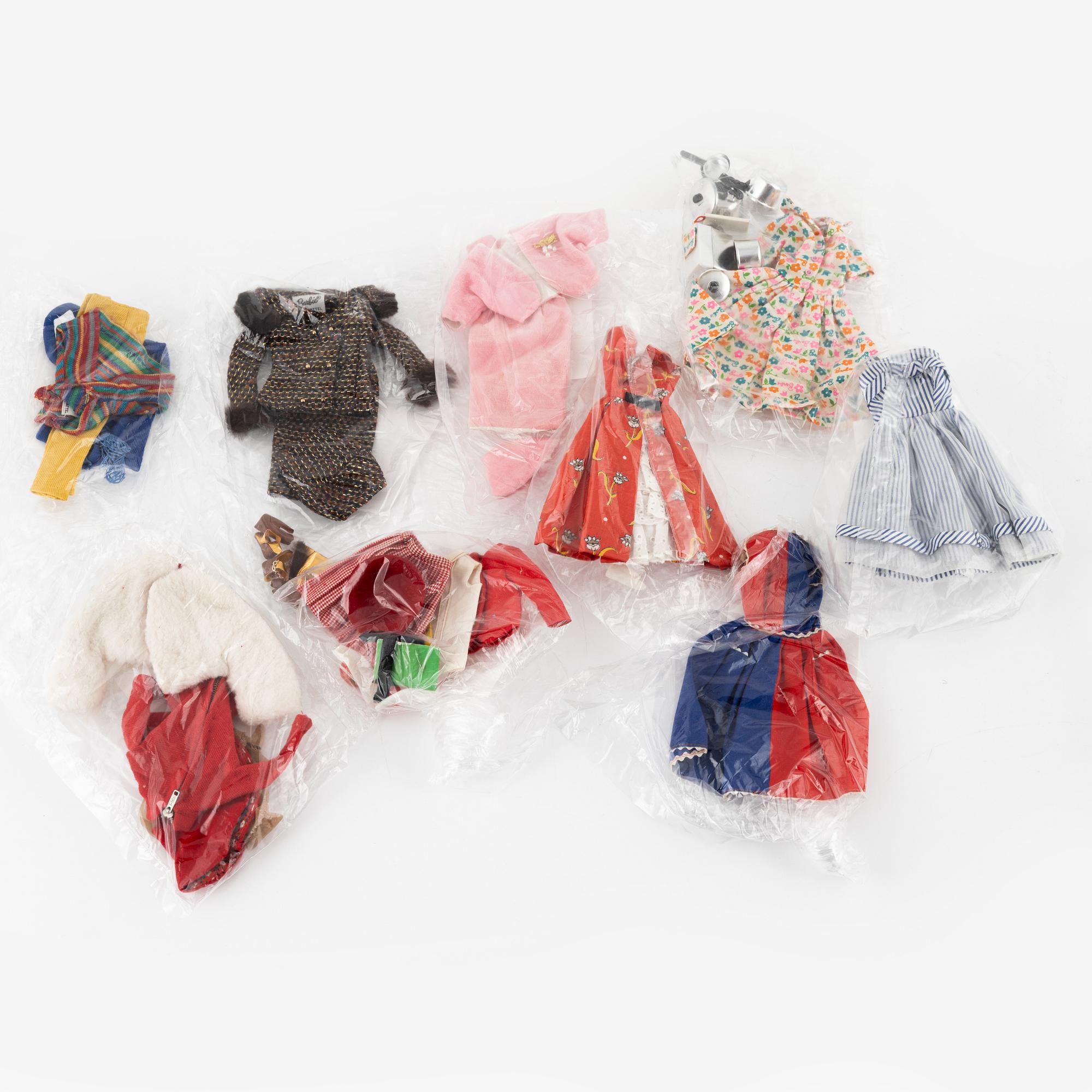 Barbie and Tressy, 5 dolls in box, along with clothes and accessories, Mattel, 1960s.