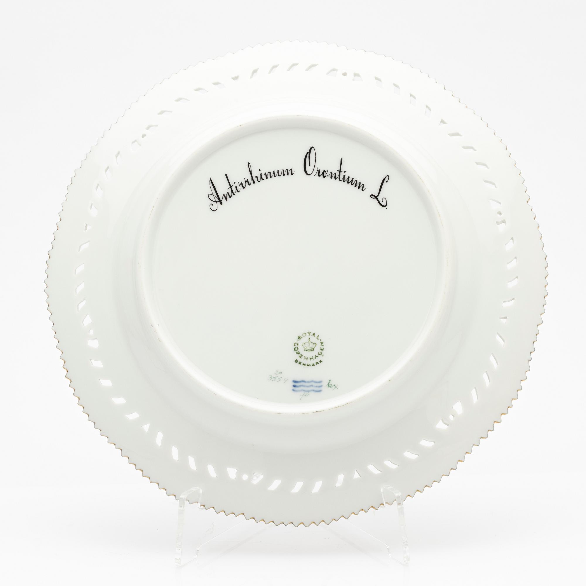 Royal Copenhagen, Plate, "Flora Danica", 1969-1974.