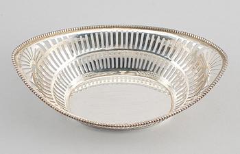 SKÅL, silver, Nederländerna, 1900-talets första hälft. Vikt ca 90 gram.