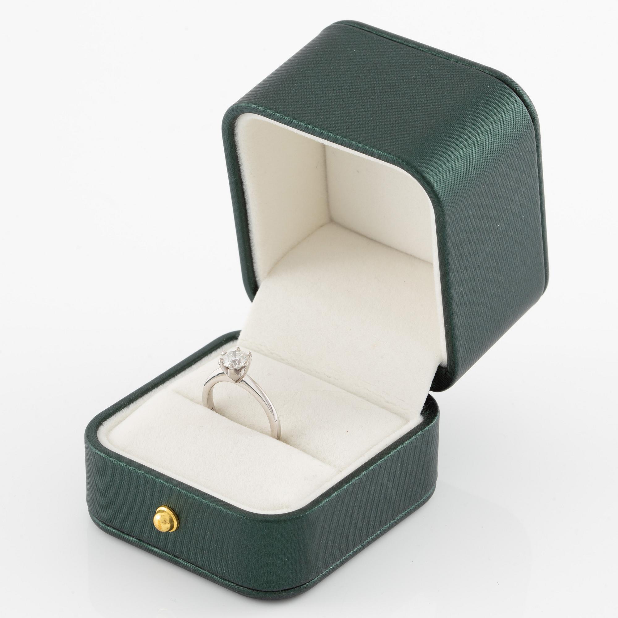 Ring, solitaire, white gold with brilliant-cut diamond 0.96 ct.