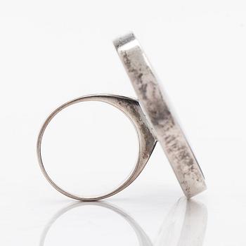 Ring, sterlingsilver och onyx, Urpo Kajander, Kaunis Koru.