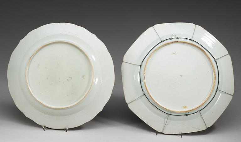 A set of two famille rose chargers, Qing dynasty, Qianlong (1736-95).