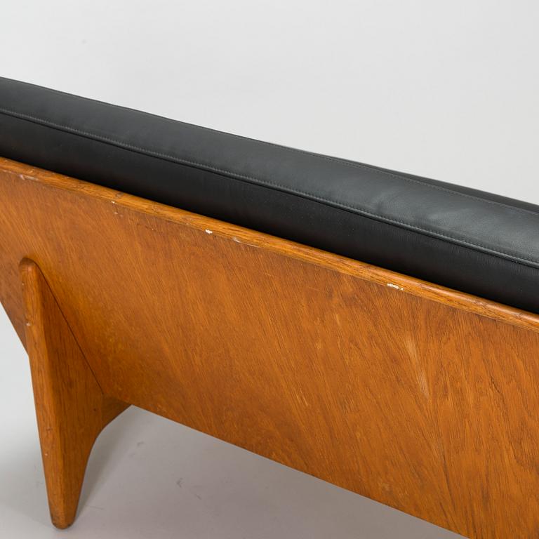 Carl Gustaf Hiort af Ornäs, a 1950s 'Åre' sofa for Puunveisto Oy - Wood work Ltd.