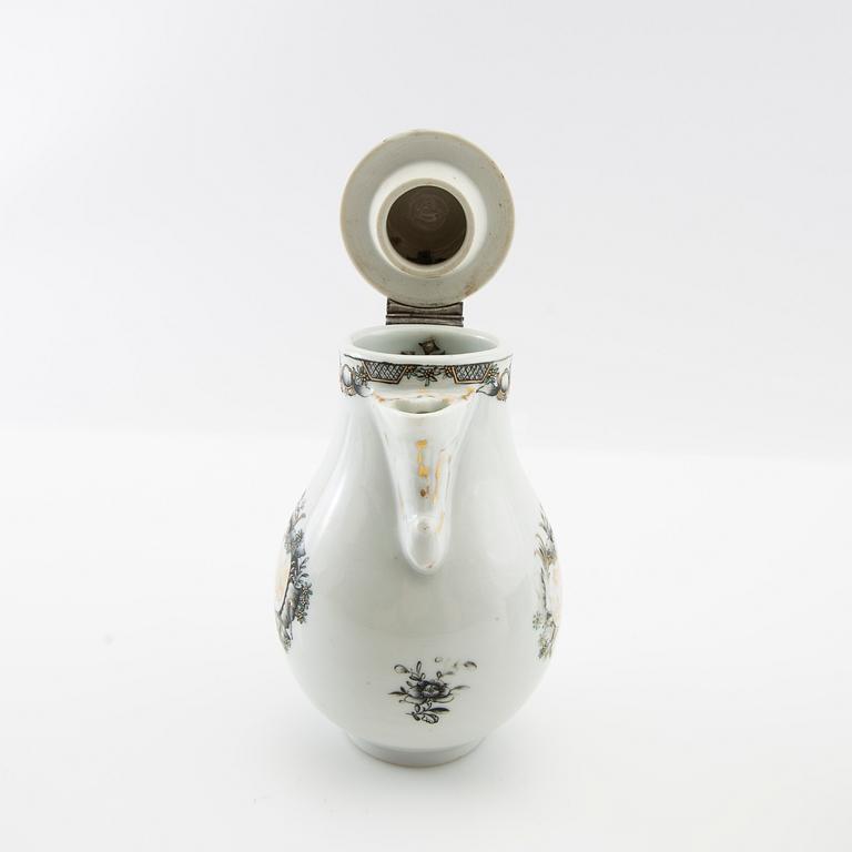 Jug with lid and cups 2 pcs China Yongzheng (1723-35) porcelain.