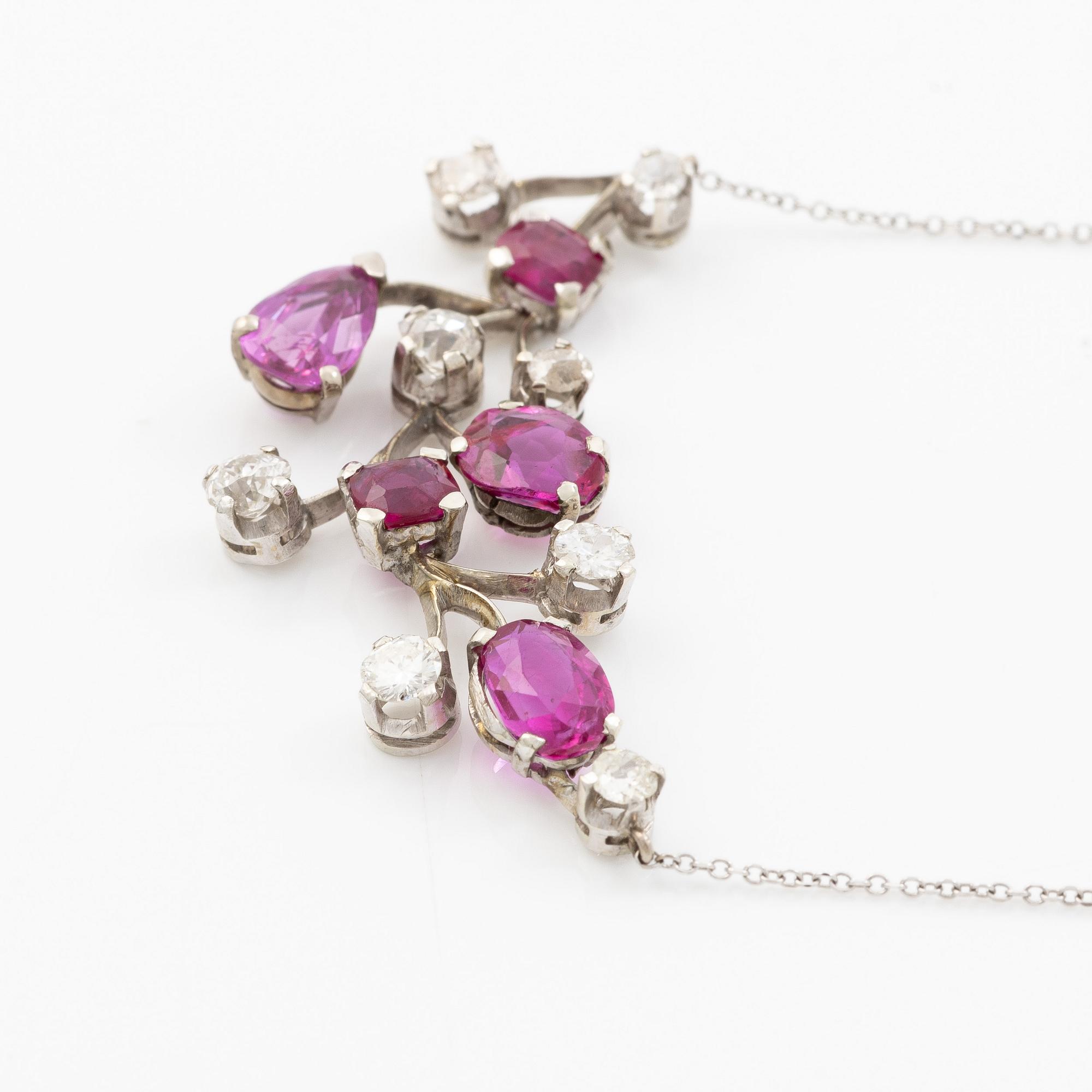 Necklace in 18K white gold with rubies and old-cut and brilliant-cut diamonds. Accompanied by a report from GCS.