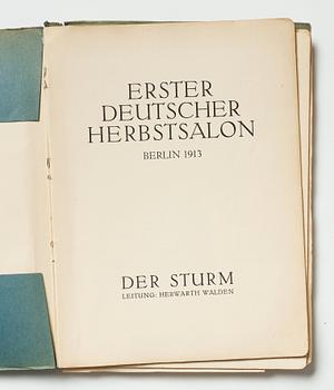 Utställningskatalog och konstböcker, 2 st, från Der Sturm samt fotografi föreställande Gösta Adrian-Nilsson (GAN).