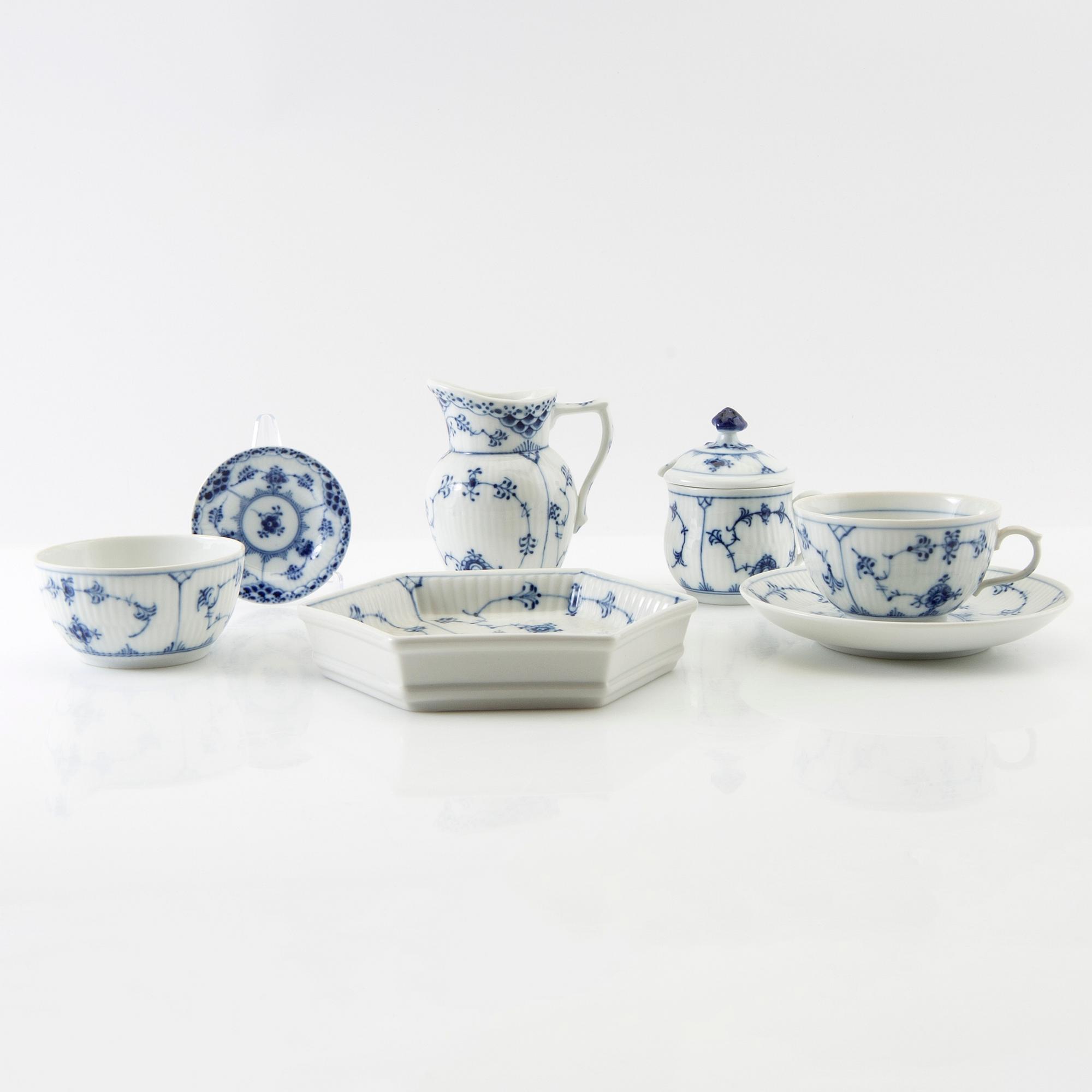 Service approximately 42 pieces "Musselmalet rifflet/halvblonde" Royal Copenhagen Denmark porcelain first half of the 20th century.
